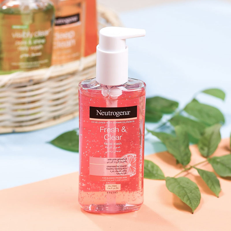 Neutrogena Fresh & Clear Facial Wash-200ml thumbnail 3
