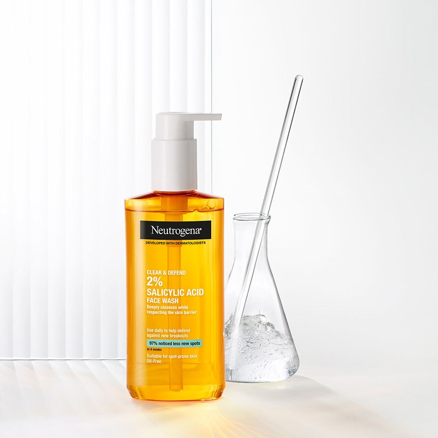 Neutrogena Clear & Defend Salicylic Acid Oil Free Face Wash-200ml thumbnail 4