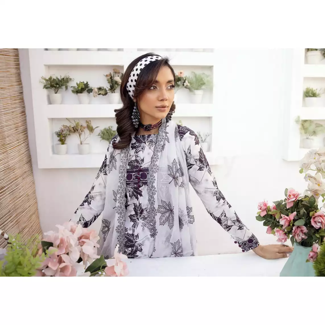 Pakistani Luxury Printed Lawn with Embroidered Chiffon Dupatta-10127 thumbnail 3