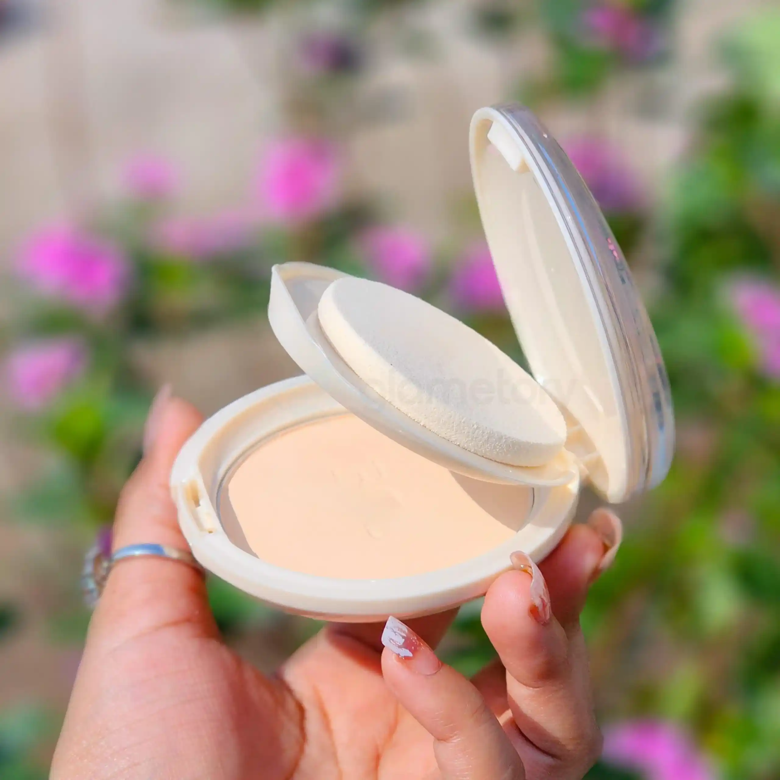 BOB Sparkling Brighten Soft Silky Face Powder-01 Ivory White thumbnail 5